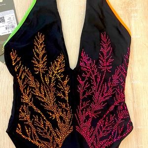 Água de coco one piece swimming suit. NEW! Size S.